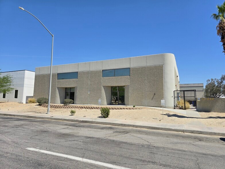31248 Dunham Way, Thousand Palms, CA à vendre - Photo de l’immeuble – Image 3 sur 30