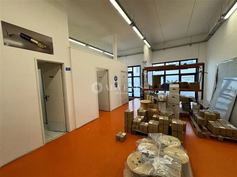 Local d’activités dans Croissy-Beaubourg à louer - Photo de l’immeuble – Image 1 sur 7