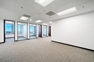 1851 E 1st St, Santa Ana, CA à louer Photo intérieure– Image 1 sur 5