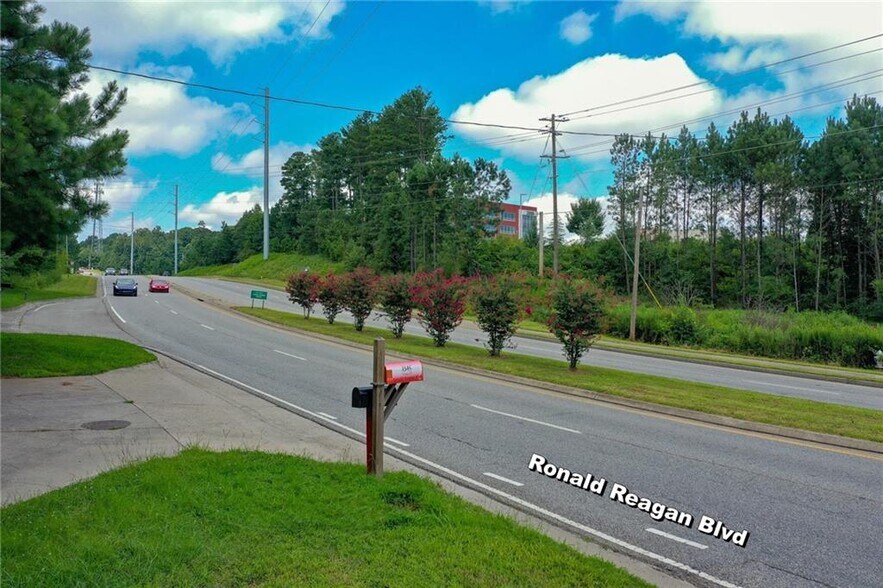 1345 Ronald Reagan Blvd, Cumming, GA à vendre - Photo de l’immeuble – Image 3 sur 30