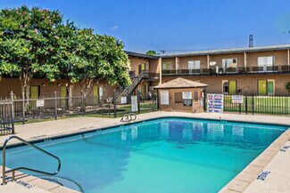 Plus de détails pour 450 E Hurst Blvd, Hurst, TX - Logement à vendre