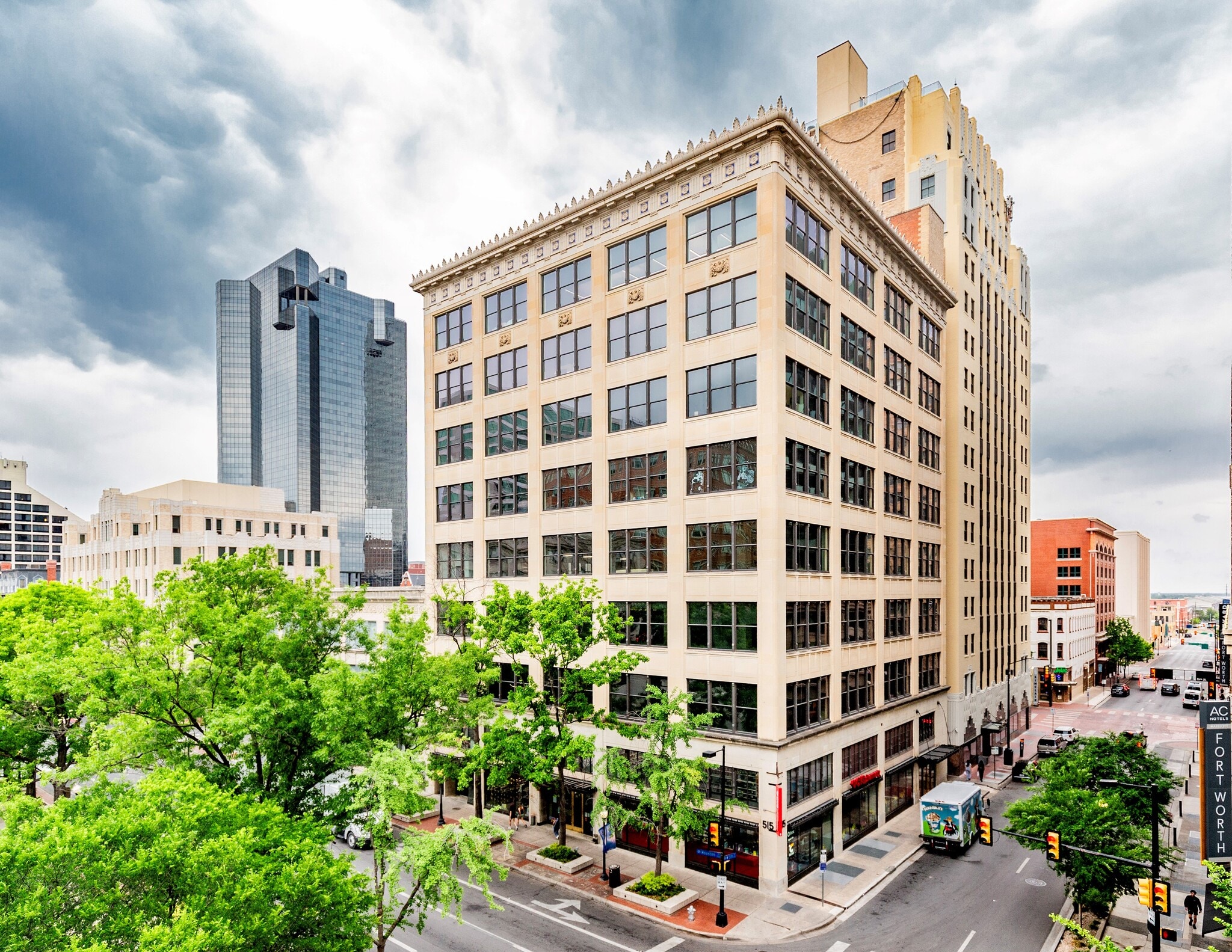 515 Houston St, Fort Worth, TX à louer Photo de l’immeuble– Image 1 sur 2