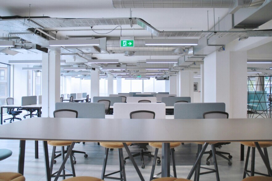 250 Waterloo Rd, Londres à louer - Photo de l’immeuble – Image 3 sur 17