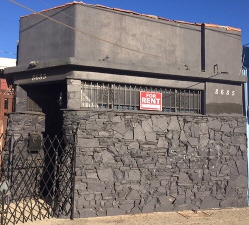 8685 Venice Blvd, Los Angeles, CA à louer Photo principale– Image 1 sur 10