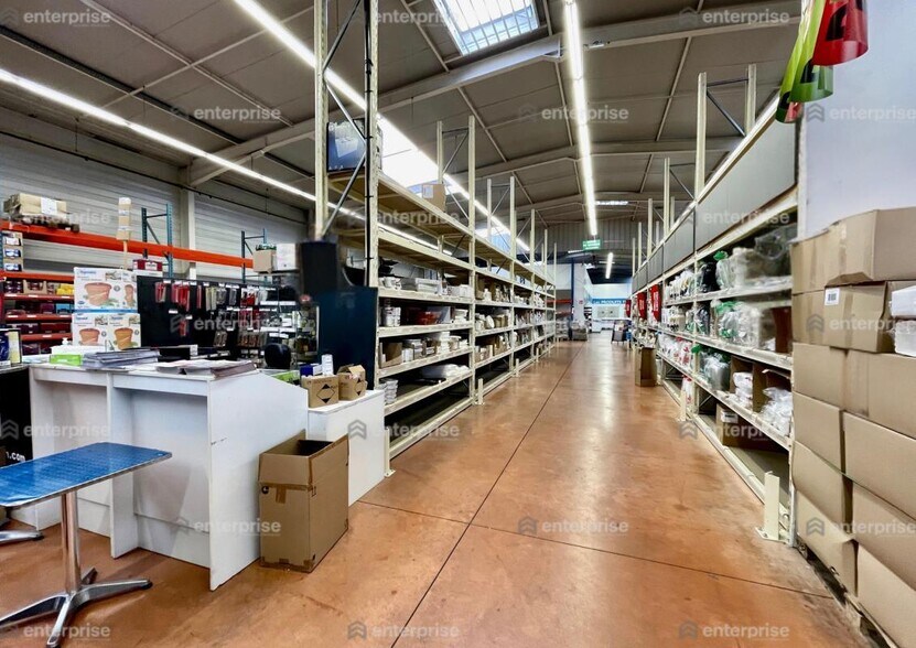 Local d'activités dans Rivery à vendre - Photo intérieure – Image 2 sur 4