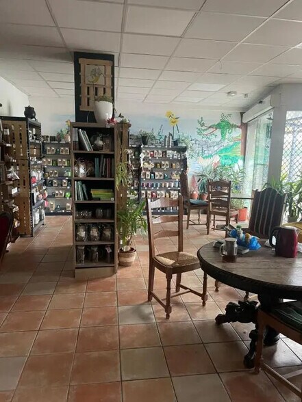 Local d'activités dans Chancelade à vendre - Photo de l’immeuble – Image 2 sur 6