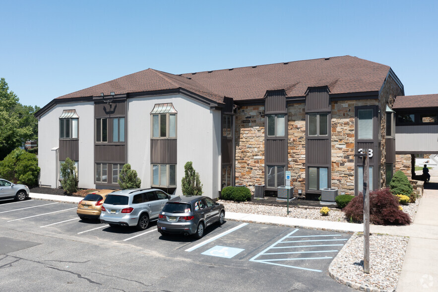 615 Hope Rd, Eatontown, NJ à louer - Photo de l’immeuble – Image 3 sur 5