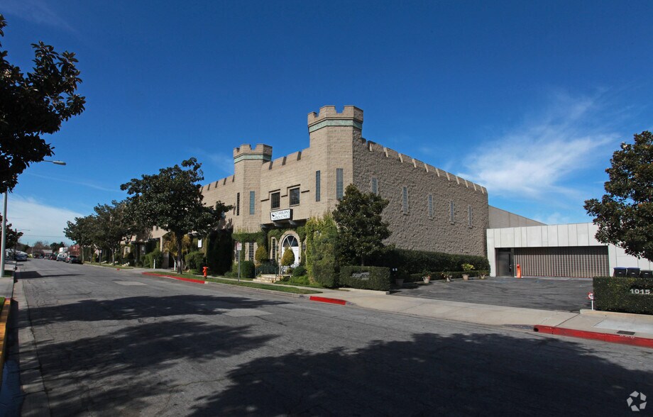 1117 W Isabel St, Burbank, CA à louer - Photo principale – Image 1 sur 16