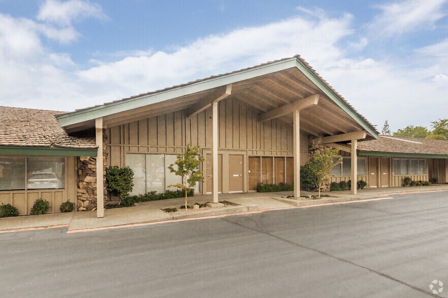 2717 Cottage Way, Sacramento, CA à louer - Photo principale – Image 1 sur 9