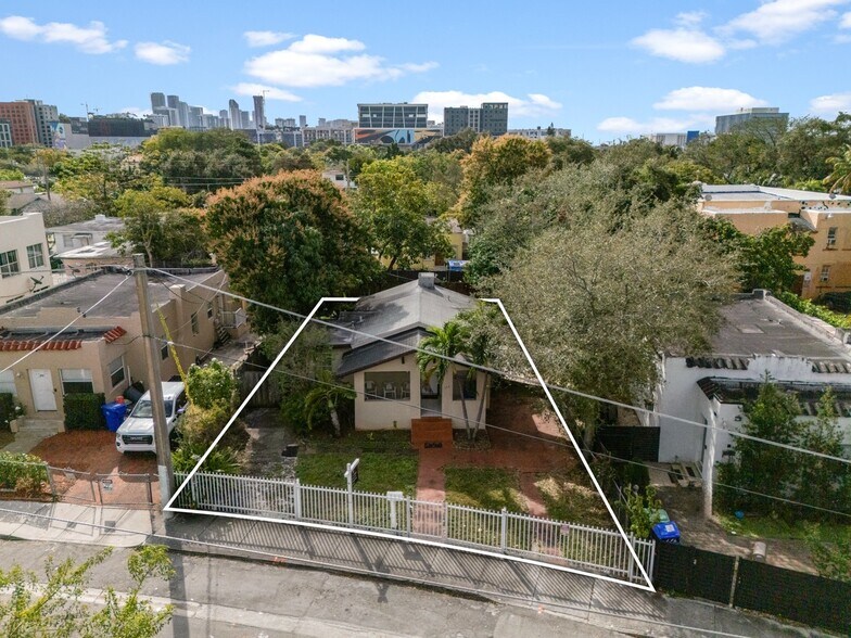 260 NW 27th St, Miami, FL à vendre - Photo de l’immeuble – Image 2 sur 10
