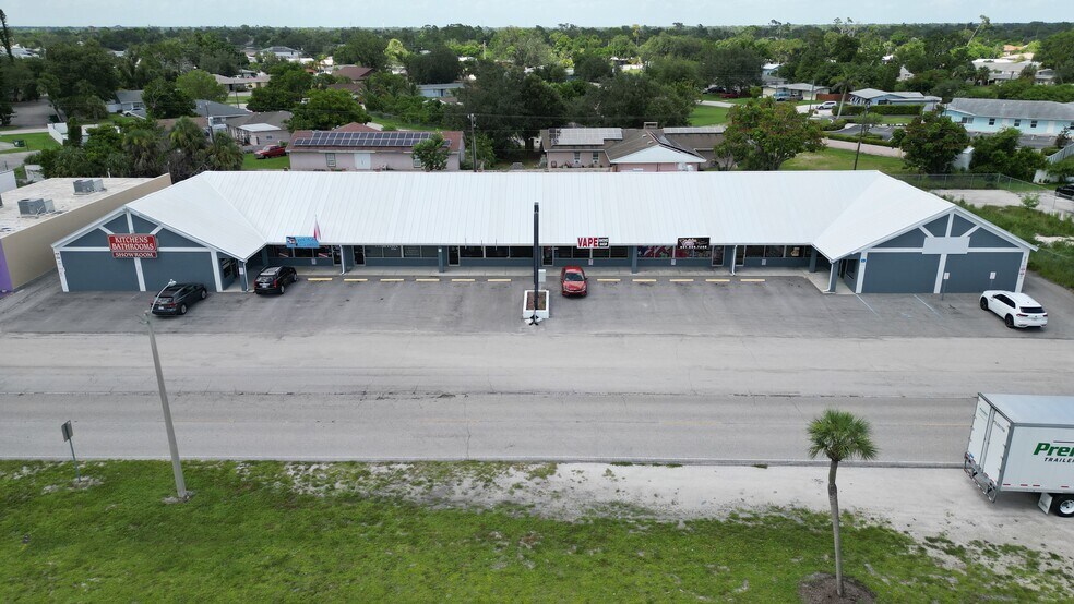 3762 Tamiami Trl, Port Charlotte, FL à vendre - Photo de l’immeuble – Image 3 sur 14