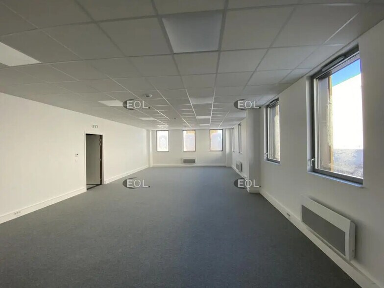 Local d’activités dans Seclin à louer - Photo de l’immeuble – Image 3 sur 4