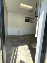 28497 Highway 74, Lake Elsinore, CA à louer Photo intérieure– Image 2 sur 3