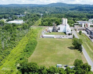 Plus de détails pour 7 Schoolhouse Ln, Waterford, NY - Industriel/Logistique à vendre