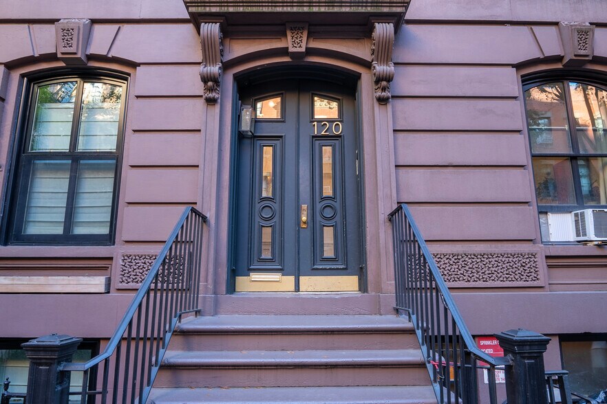 120 E 10th St, New York, NY à vendre - Photo de l’immeuble – Image 2 sur 21