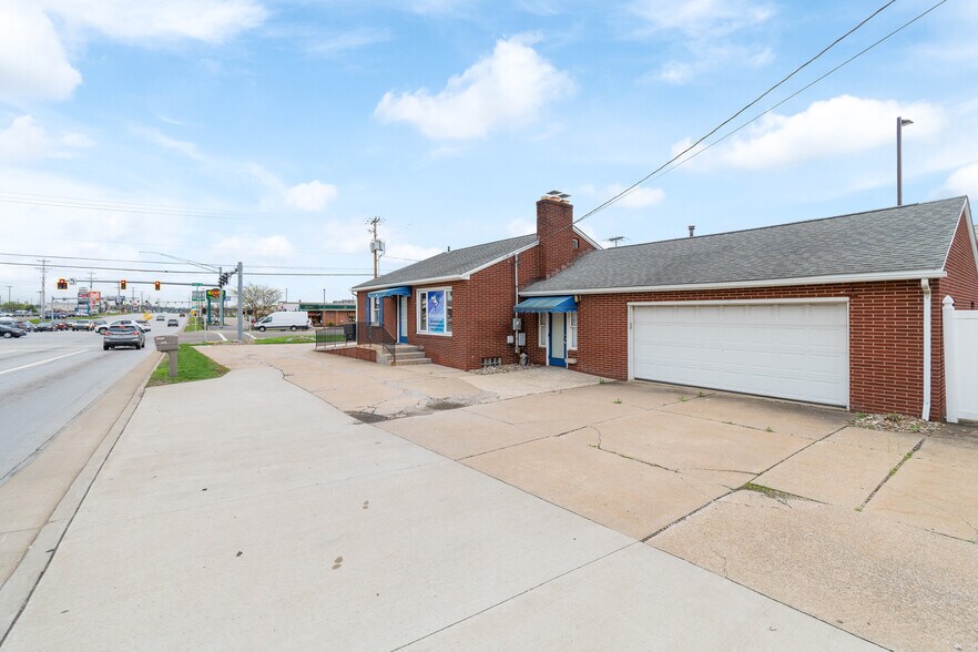 5112 Portage St NW, North Canton, OH à louer - Photo principale – Image 1 sur 13