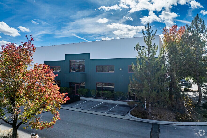 1755 E Prater Way, Sparks, NV à louer - Photo principale – Image 1 sur 5