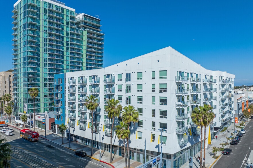 330 E 3rd St, Long Beach, CA à louer - Photo de l’immeuble – Image 3 sur 36