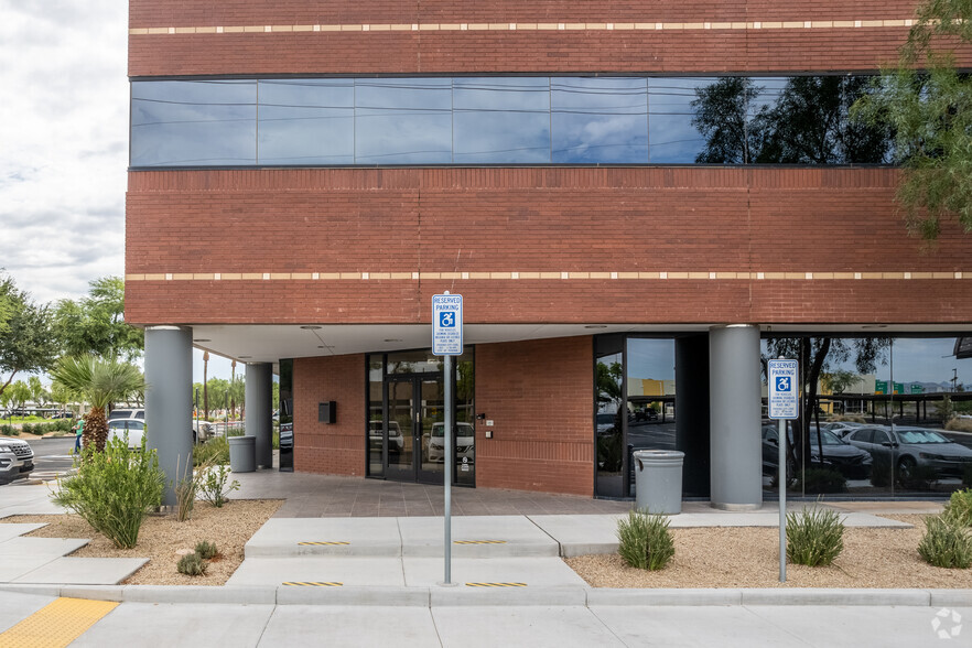 4605 E Elwood St, Phoenix, AZ à louer - Photo de l’immeuble – Image 3 sur 6