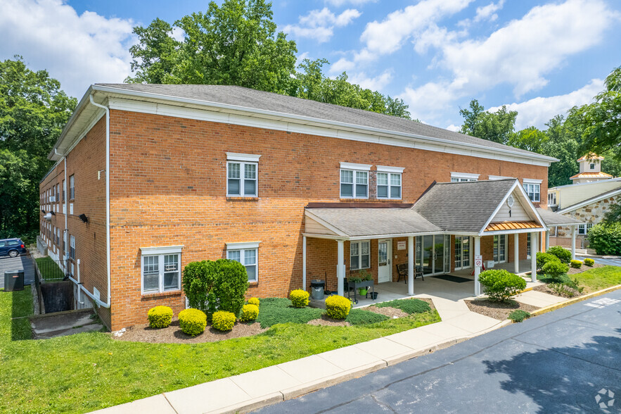 190 N Evergreen Ave, Woodbury, NJ à louer - Photo de l’immeuble – Image 1 sur 18