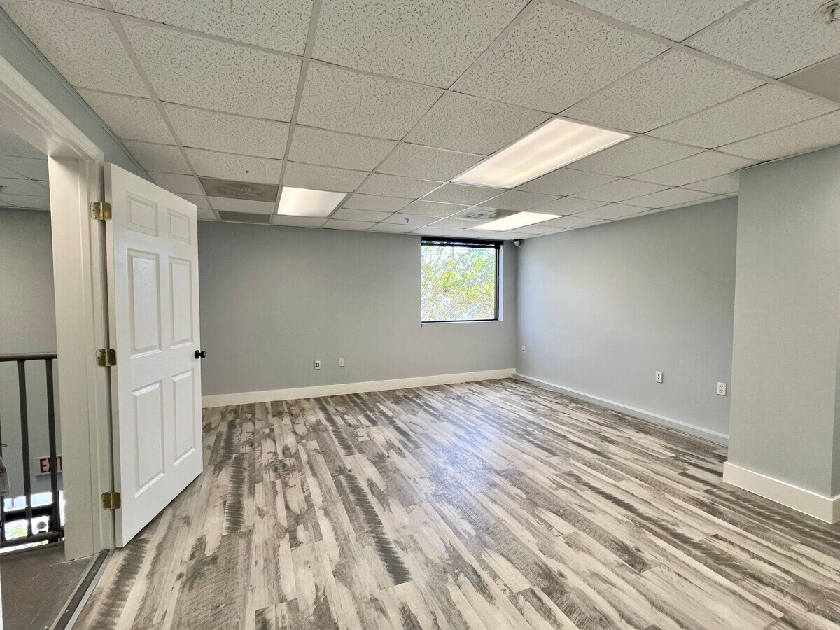 8600 Commodity Cir, Orlando, FL 32819 - Lot 104 - - Photo intérieure - Image 1 of 9