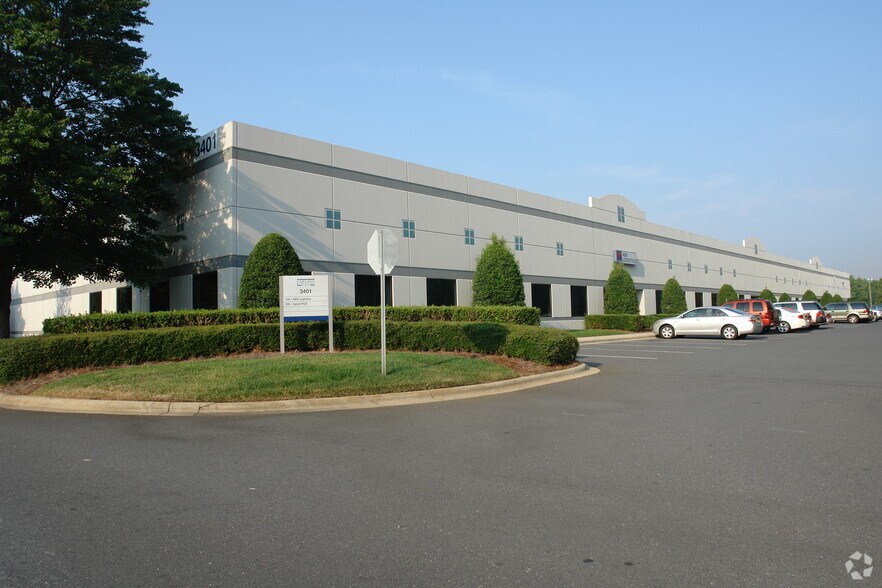 3401 International Airport Dr, Charlotte, NC à louer - Photo principale – Image 1 sur 6