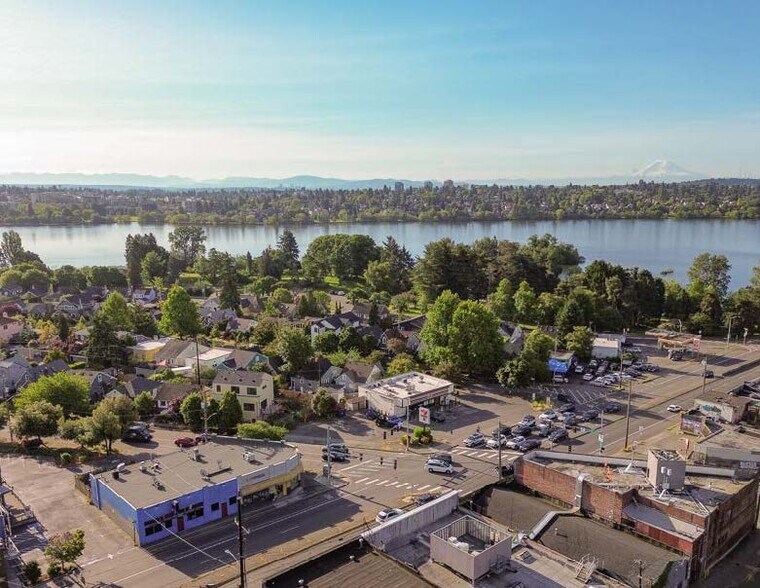 7400 Aurora Ave N, Seattle, WA à vendre - Photo de l’immeuble – Image 2 sur 4