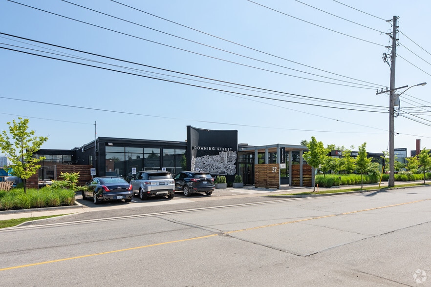 37 Advance Rd, Toronto, ON à louer - Photo principale – Image 1 sur 6