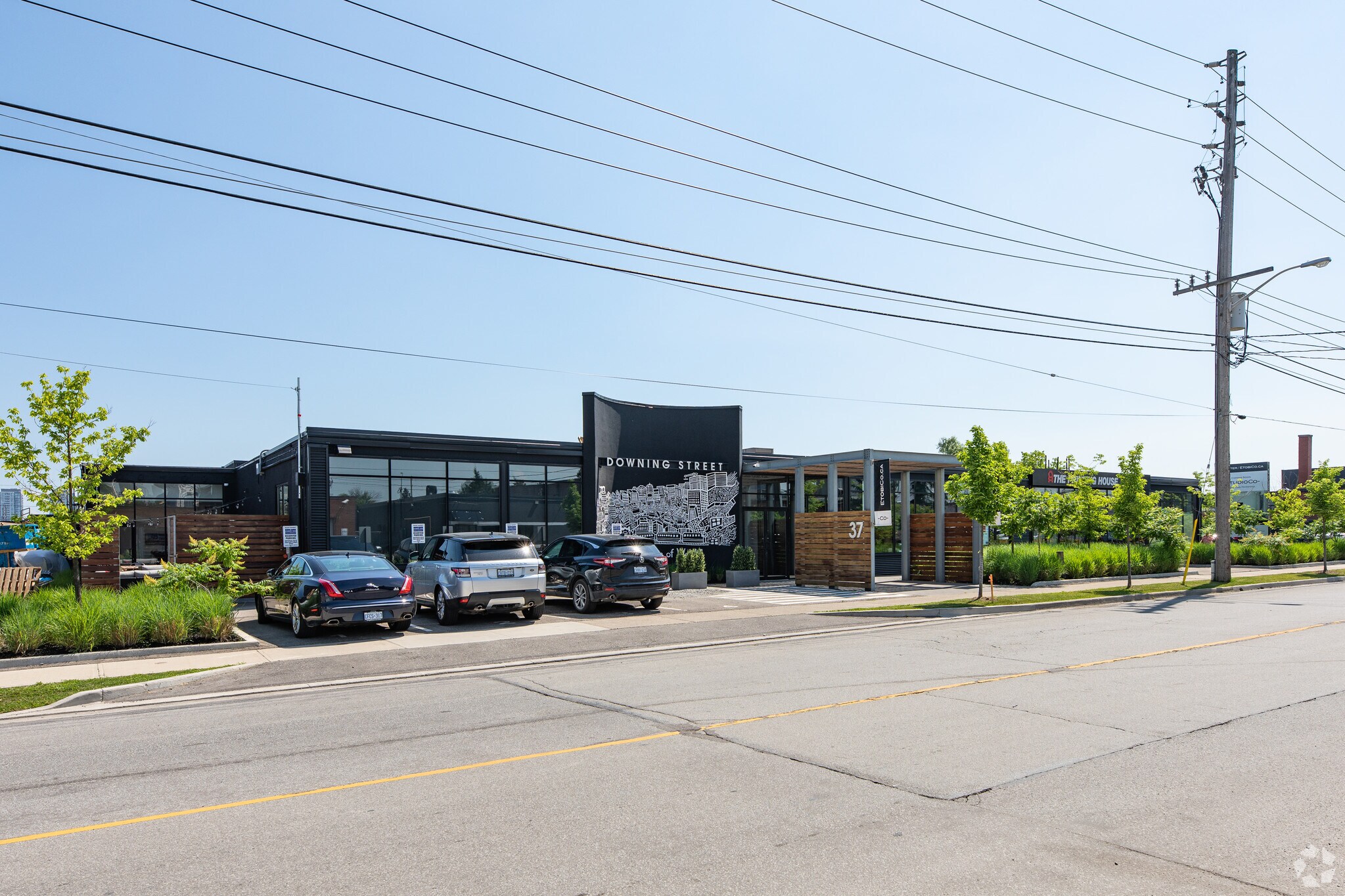 37 Advance Rd, Toronto, ON à louer Photo principale– Image 1 sur 7