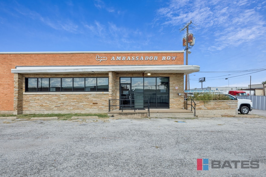 8900 Ambassador Row, Dallas, TX à vendre - Photo de l’immeuble – Image 2 sur 22