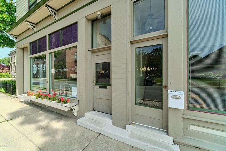 384 1st St, Manistee, MI à louer - Photo de l’immeuble – Image 2 sur 13