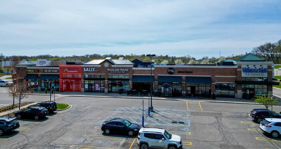 310-330 Town Center Blvd, White Lake Township, MI à louer - Photo principale – Image 1 sur 6