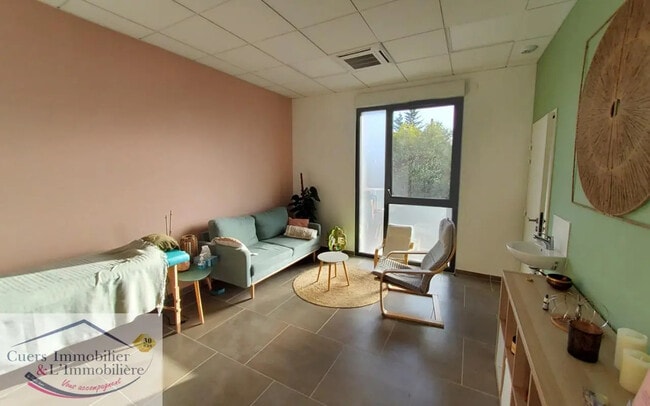 Plus de détails pour Local d'activités à louer