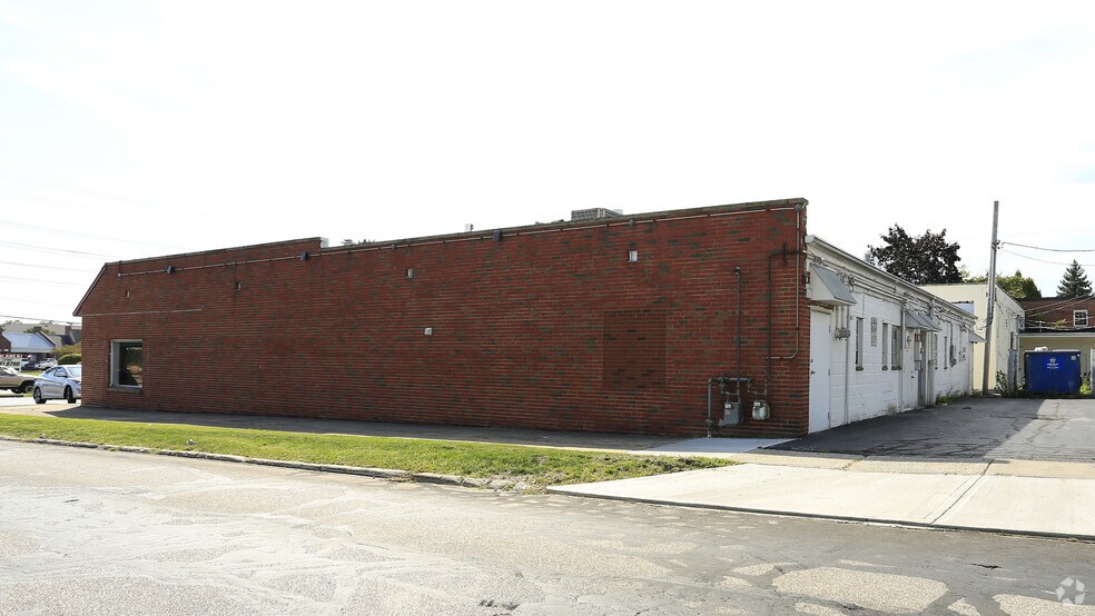 5705-5711 Mayfield Rd, Cleveland, OH à louer - Photo de l’immeuble – Image 3 sur 4