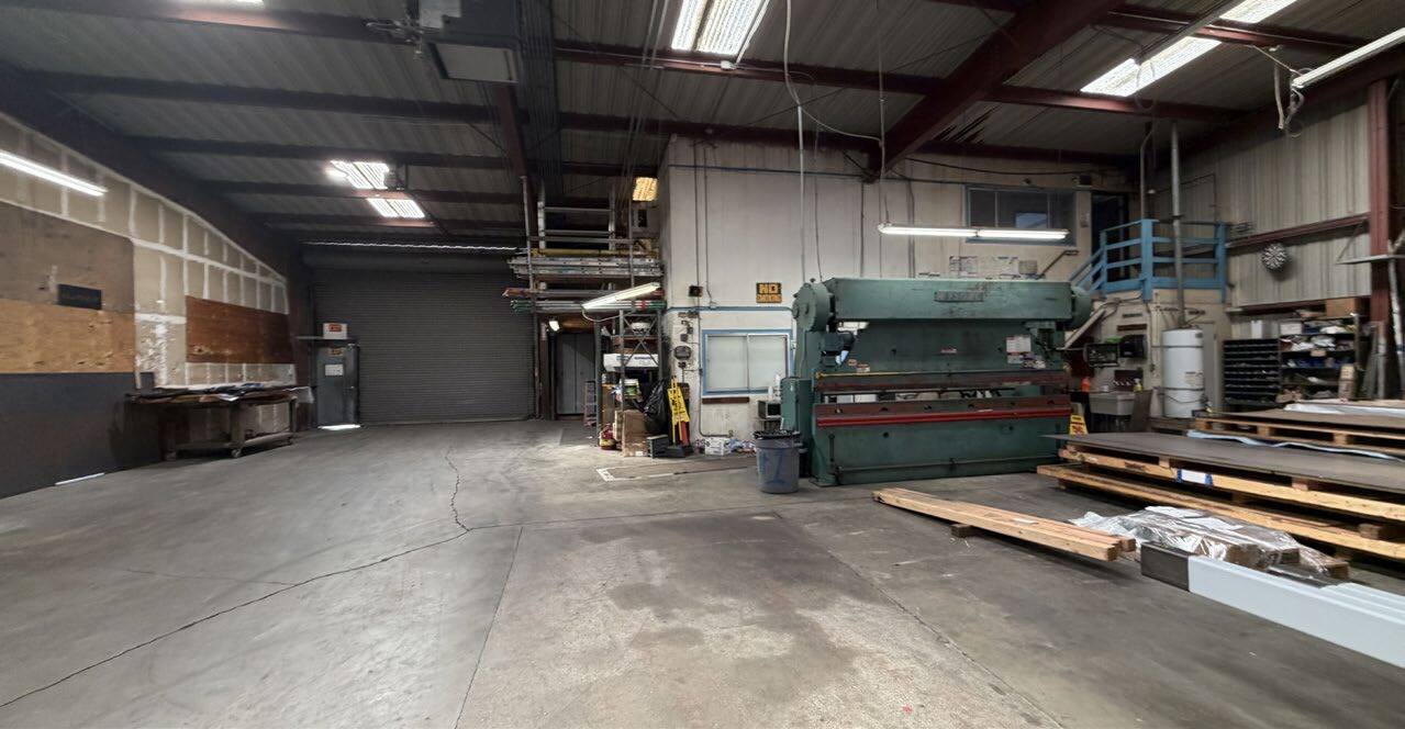 151-171 Industrial Way, Brisbane, CA à louer Photo principale– Image 1 sur 6