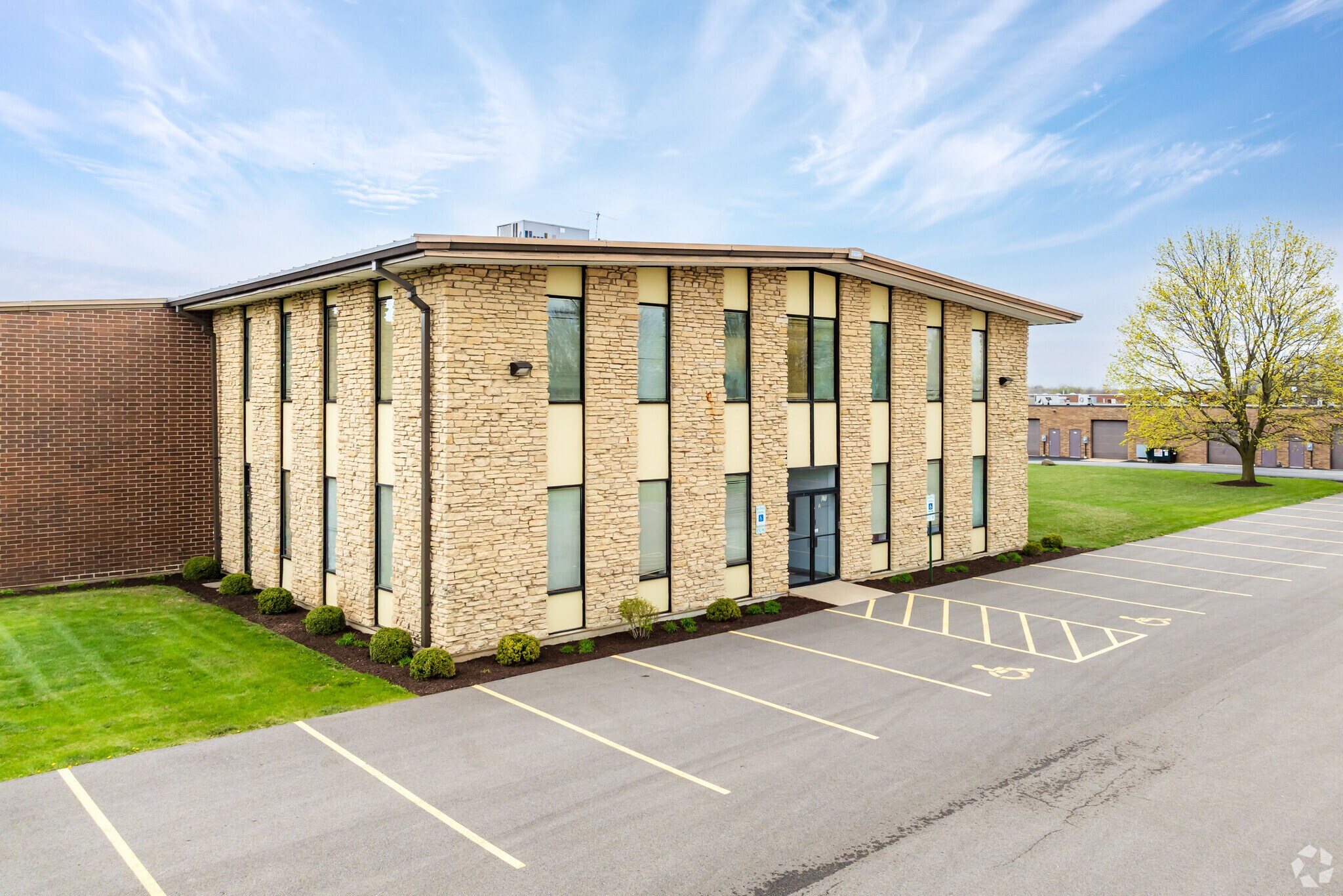 740 Industrial Dr, Cary, IL à louer Photo principale– Image 1 sur 13