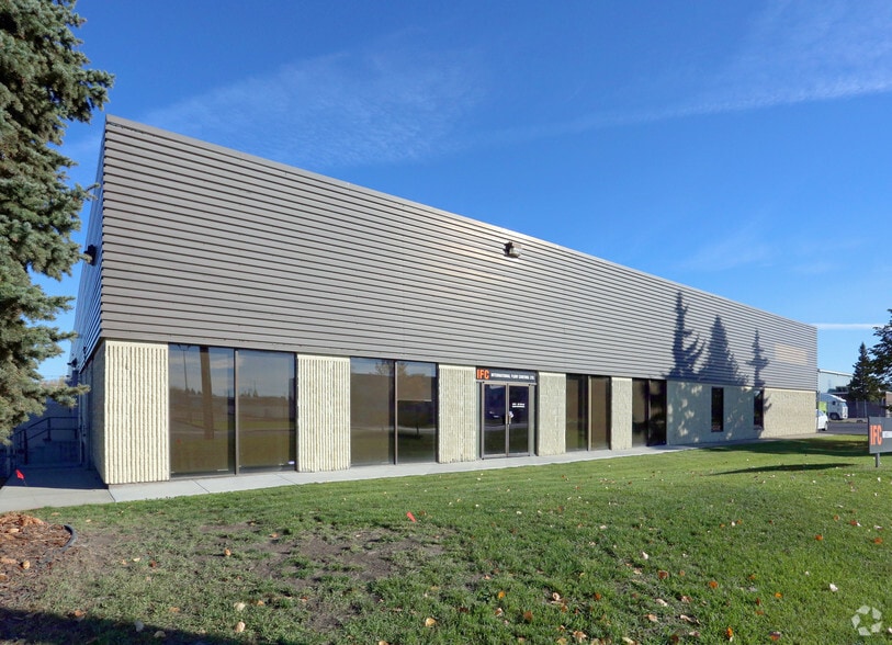 9451-9471 49 St NW, Edmonton, AB à louer - Photo de l’immeuble – Image 2 sur 5