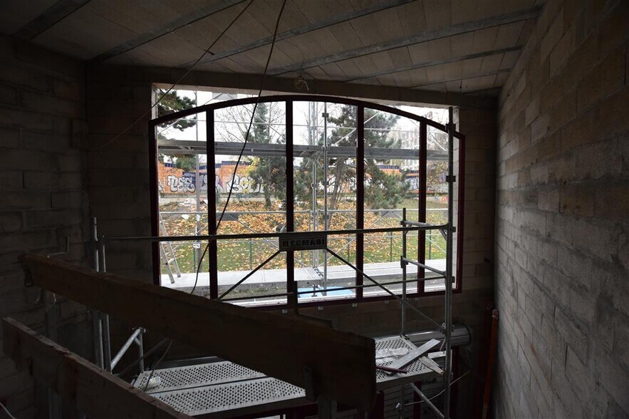 Local commercial dans Saint-Ouen-sur-Seine à vendre - Photo de la construction – Image 3 sur 9