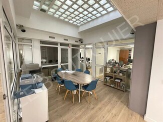 Plus de détails pour Local commercial à vendre