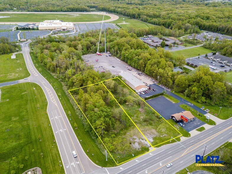 N Canfield Niles Rd, Youngstown, OH à vendre - Photo principale – Image 1 sur 8
