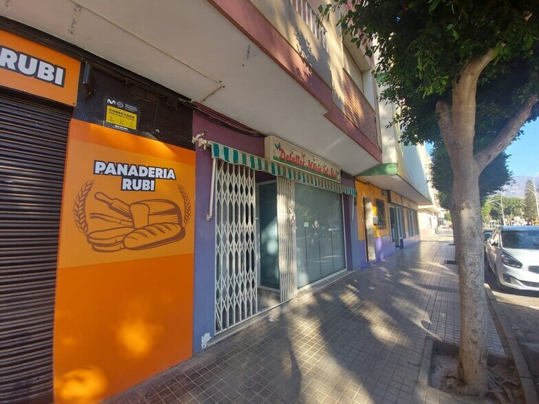 Local commercial dans El Ejido, Almería à louer - Photo de l’immeuble – Image 2 sur 5