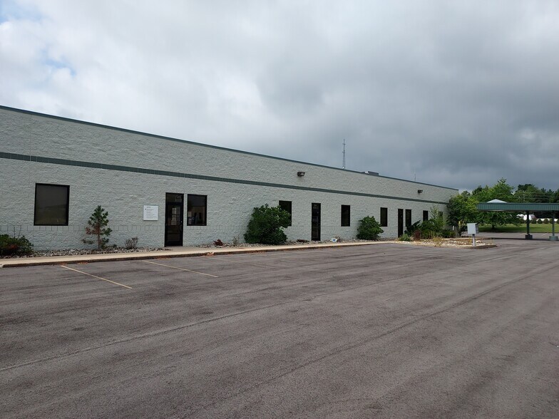 200 E Russell Rd, Tecumseh, MI à vendre - Photo principale – Image 1 sur 9