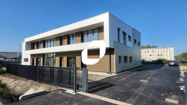 Plus de détails pour Bureau, Local d'activités à louer