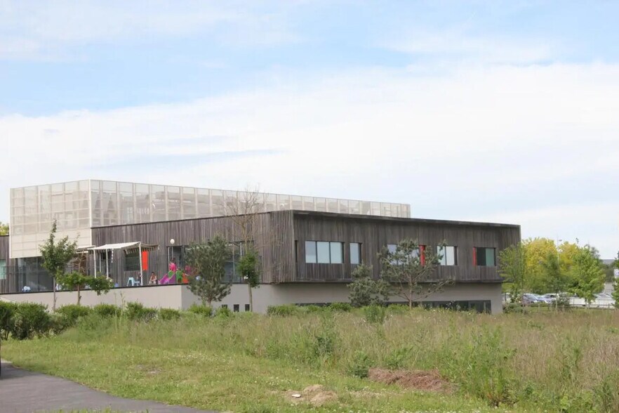 Bureau dans Roissy-en-France à louer - Photo de l’immeuble – Image 3 sur 5