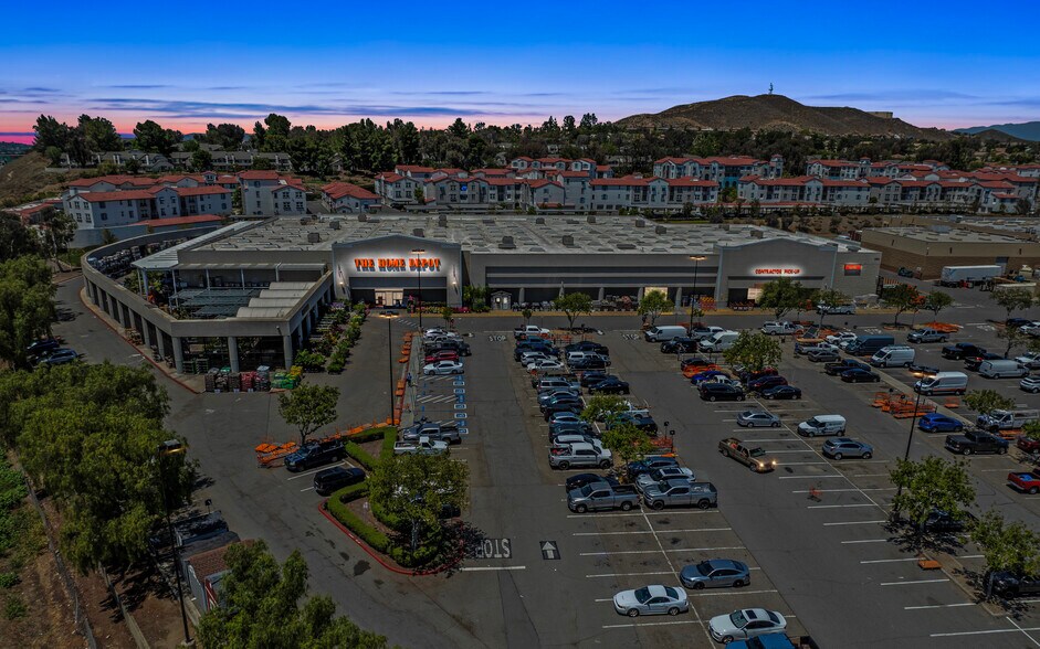 490 N McKinley St, Corona, CA à vendre - Photo de l’immeuble – Image 1 sur 11