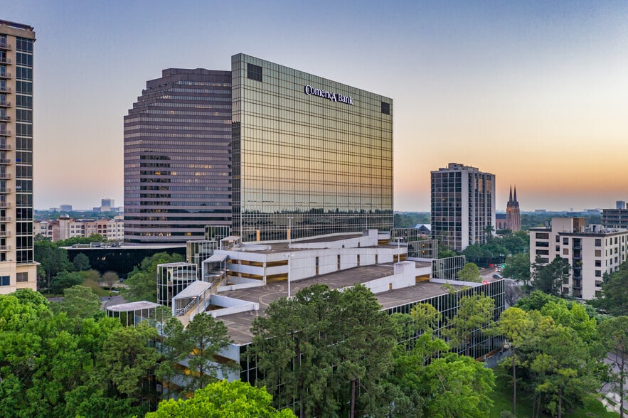 2 RIVERWAY, Houston, TX à louer - Photo de l’immeuble – Image 3 sur 22