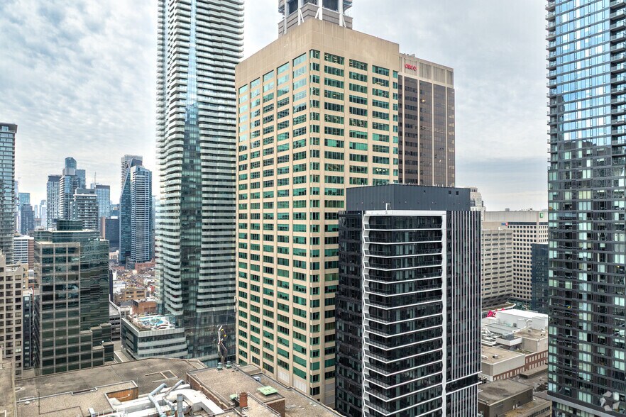 2 Bloor St E, Toronto, ON à louer - Photo principale – Image 1 sur 8
