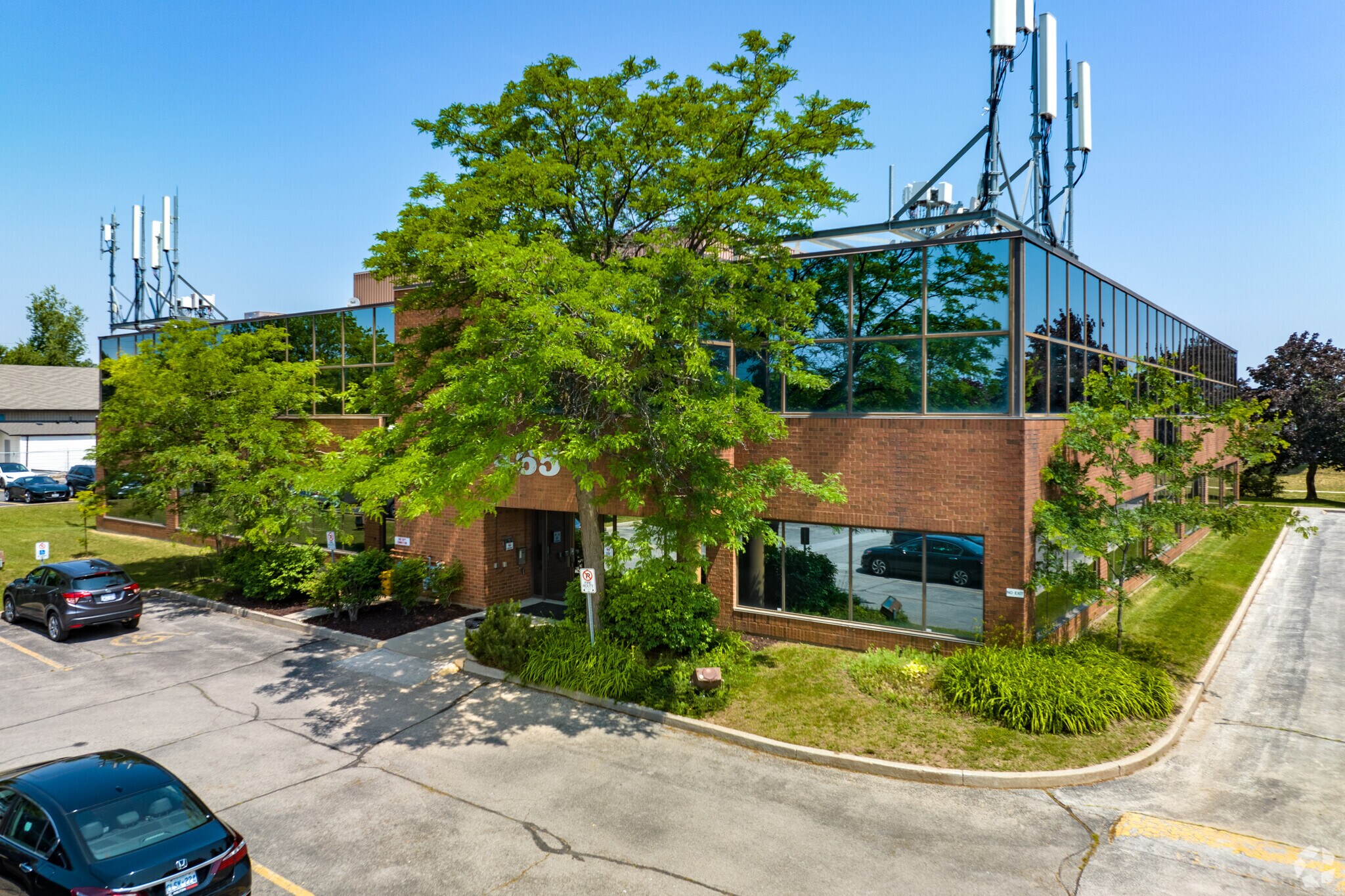 465 Morden Rd, Oakville, ON à louer Photo principale– Image 1 sur 17