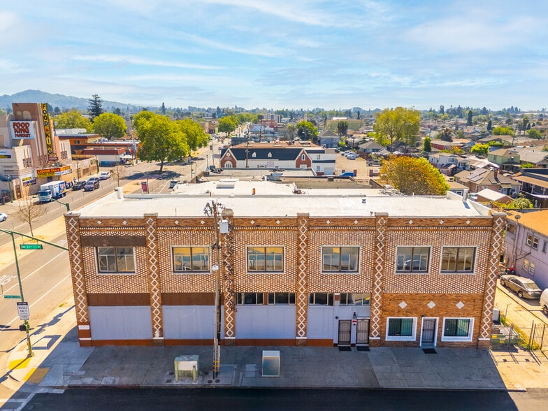 8801 International Blvd, Oakland, CA à vendre - Photo de l’immeuble – Image 2 sur 16