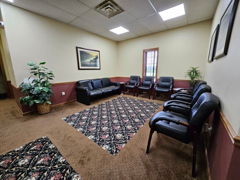 2745 Nesbitt Ave, Akron, OH à vendre - Photo de l’immeuble – Image 3 sur 17